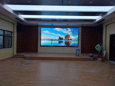 十张小学室内小间距显示屏